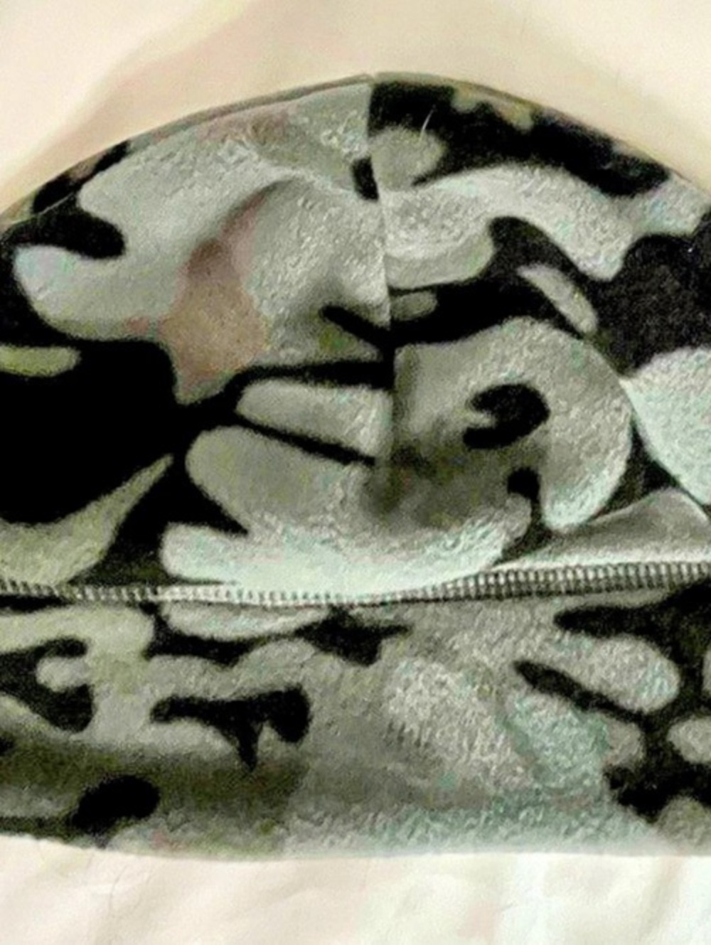 OLD NAVY Camo Fleece Hat in Black & Gray Like New